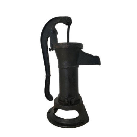 Gietijzeren handzwengelpomp, zwart, Belgisch model, met voetflens voor montage op een houten vat of tank, zuigaansluiting 1 1/4" bi-dr., ACTIE PRIJS OP = OP